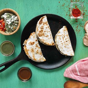 VICTORIA Round Pan Comal Griddle Seasoned with 100% Kosher Certified Non-GMO Flaxseed Oil,10"/26cm 